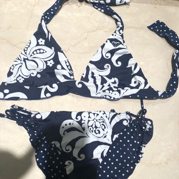 Reversible Roxy bikini - Picture 2 of 4